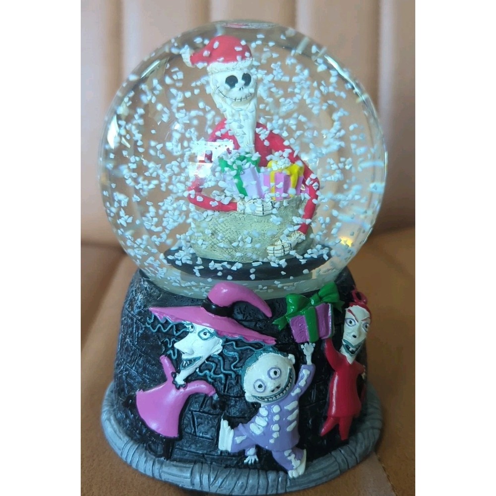 Tim Burton's The Nightmare Before‎ Christmas Santa Jack Musical Snowglobe